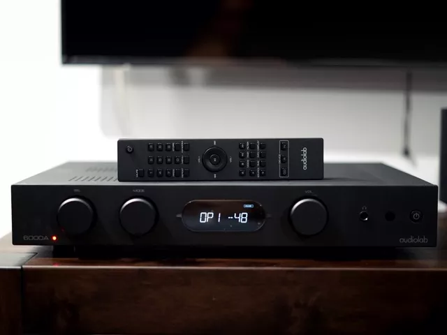 Kolejna, bardzo pochlebna recenzja Audiolab 6000A