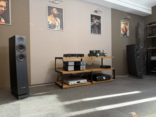 Pylon Jasper i Fezz Luna EVO | Odsłuchy w Q21